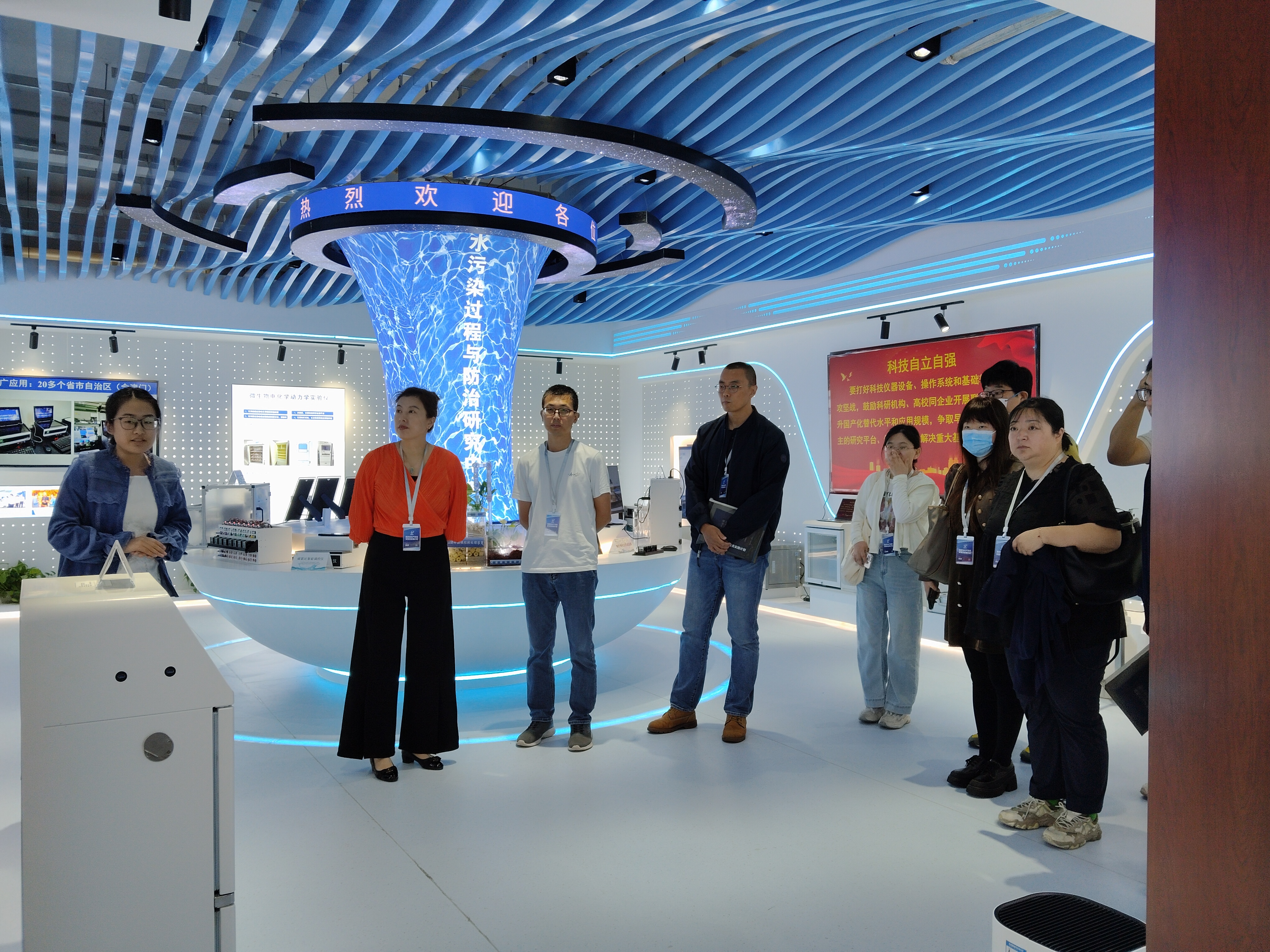國家知識產(chǎn)權(quán)局電學部審查員一行參觀我司展廳